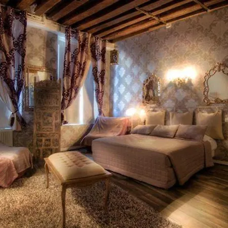 Le Temple De Jeanne Hotel