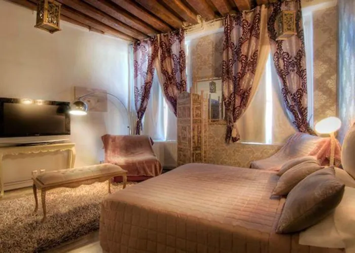 Le Temple De Jeanne Otel