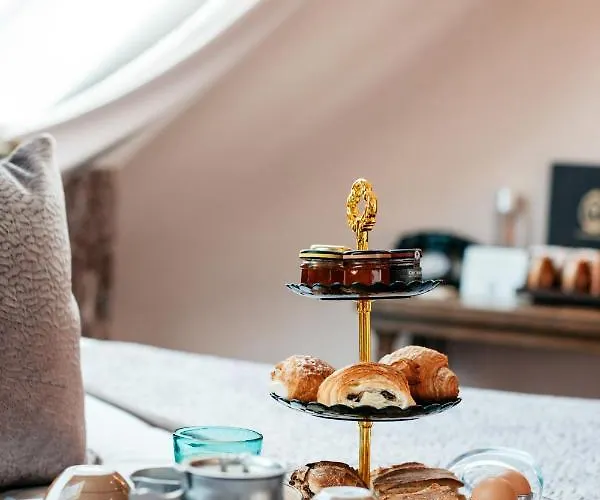 Le Temple De Jeanne Otel Paris