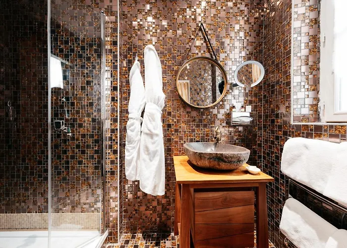 Le Temple De Jeanne Otel Paris