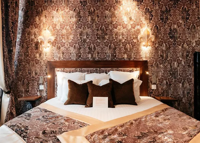 Le Temple De Jeanne Otel Paris