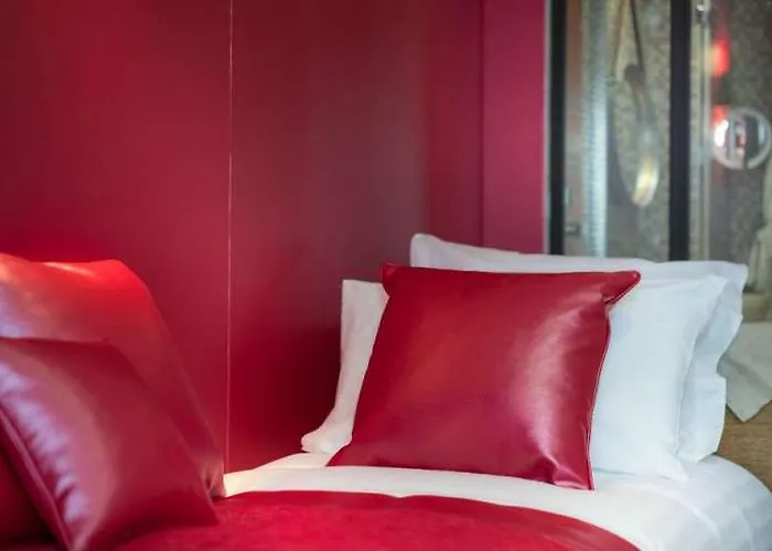 Le Temple De Jeanne Otel Paris